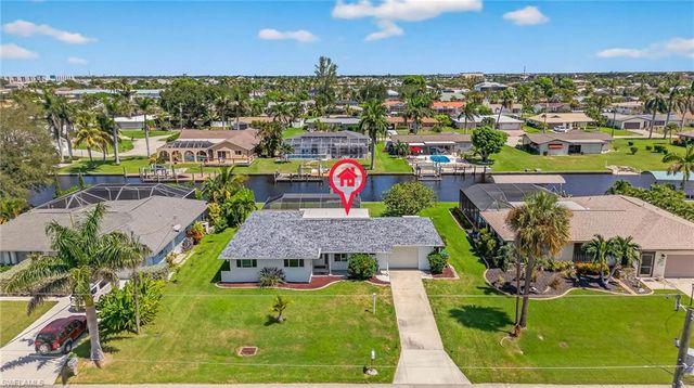 1421 Windsor CT, Cape Coral, FL 33904