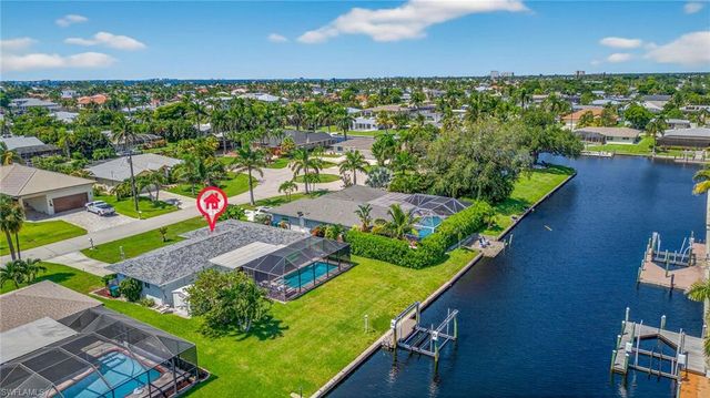 1421 Windsor CT, Cape Coral, FL 33904