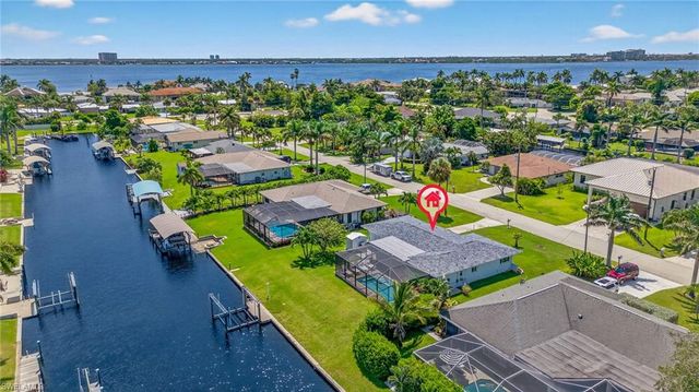 1421 Windsor CT, Cape Coral, FL 33904