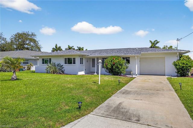 1421 Windsor CT, Cape Coral, FL 33904