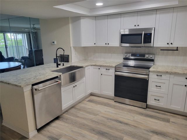 9976 INDIAN KEY TRAIL 7, Seminole, FL 33776