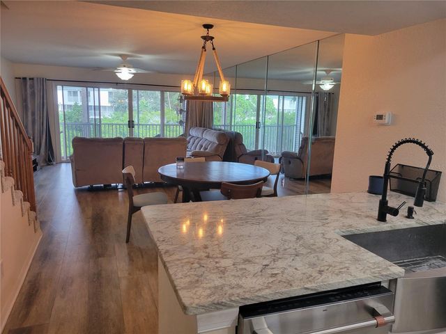 9976 INDIAN KEY TRAIL 7, Seminole, FL 33776