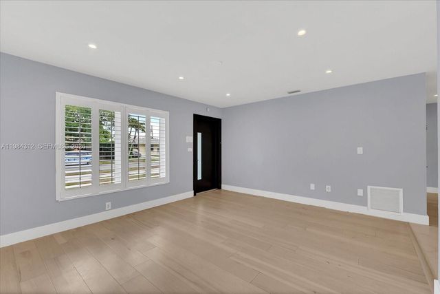 10330 SW 51st St, Miami, FL 33165