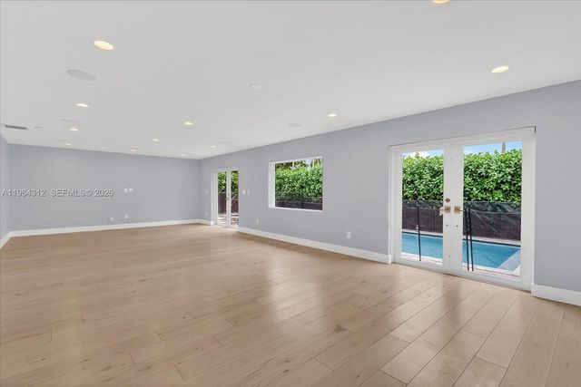 10330 SW 51st St, Miami, FL 33165