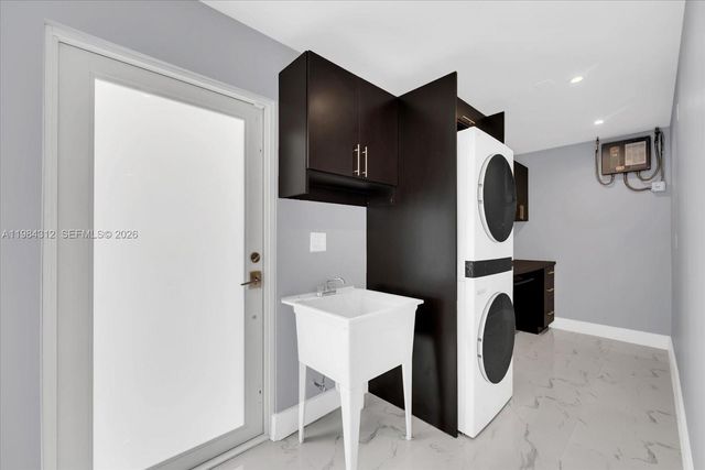 10330 SW 51st St, Miami, FL 33165