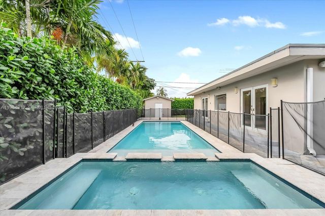 10330 SW 51st St, Miami, FL 33165