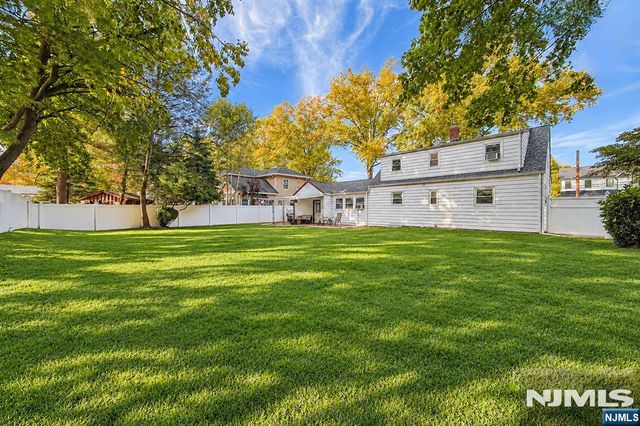 172 Behnke Avenue, Paramus, NJ 07652