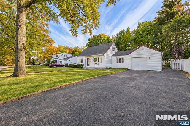 172 Behnke Avenue, Paramus, NJ 07652