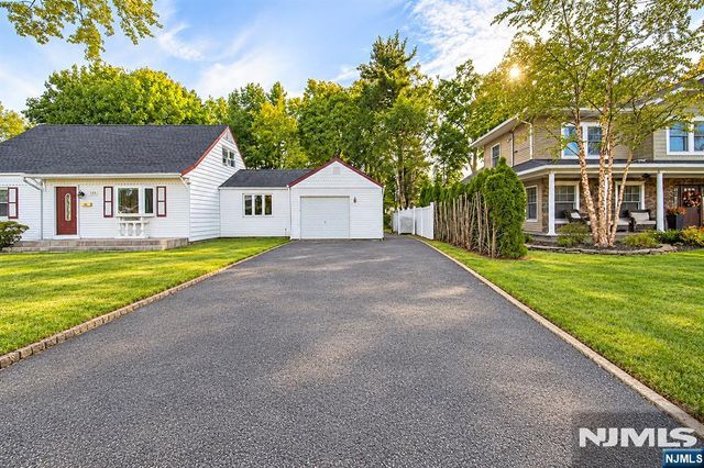 172 Behnke Avenue, Paramus, NJ 07652