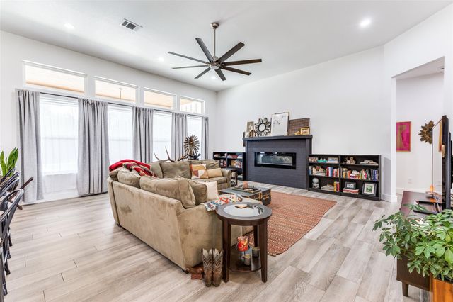 410 Woodland Oaks TRL, Buda, TX 78610