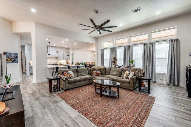 410 Woodland Oaks TRL, Buda, TX 78610