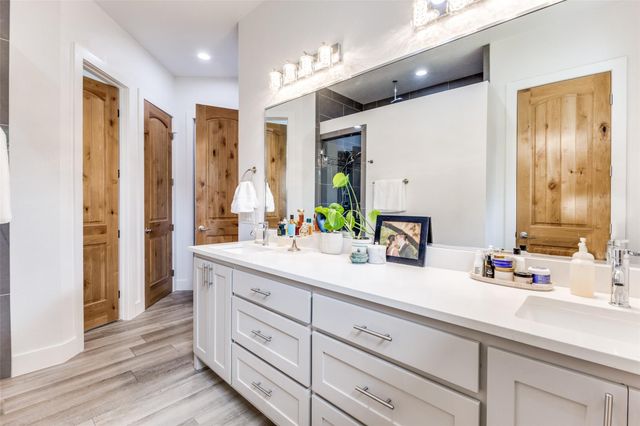 410 Woodland Oaks TRL, Buda, TX 78610