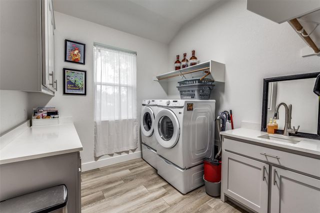 410 Woodland Oaks TRL, Buda, TX 78610