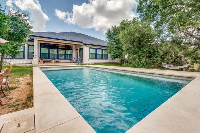 410 Woodland Oaks TRL, Buda, TX 78610