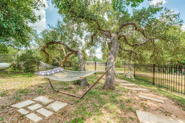 410 Woodland Oaks TRL, Buda, TX 78610
