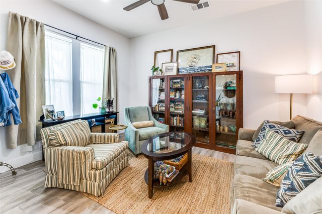 410 Woodland Oaks TRL, Buda, TX 78610