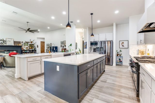 410 Woodland Oaks TRL, Buda, TX 78610