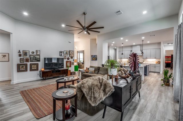 410 Woodland Oaks TRL, Buda, TX 78610