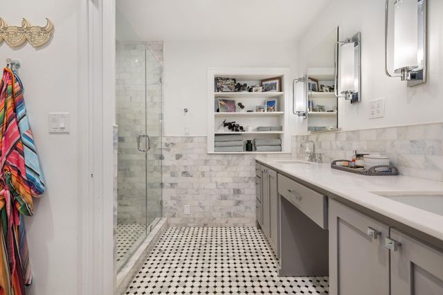 2304 Greenlee DR, Austin, TX 78703