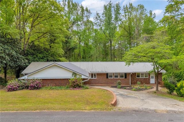 231 Honeysuckle Drive, Commerce, GA 30529
