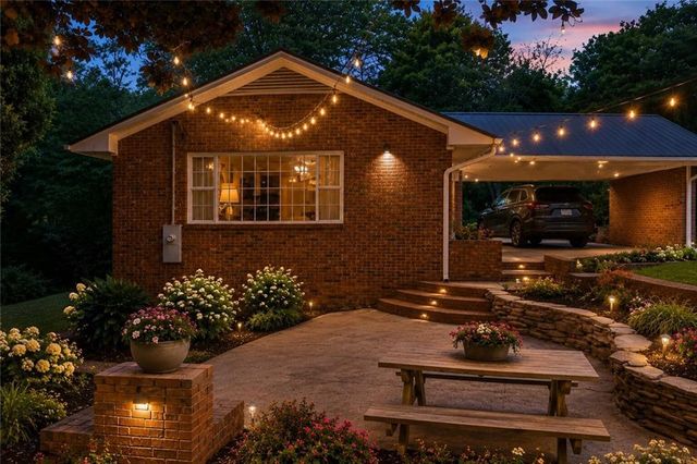 231 Honeysuckle Drive, Commerce, GA 30529