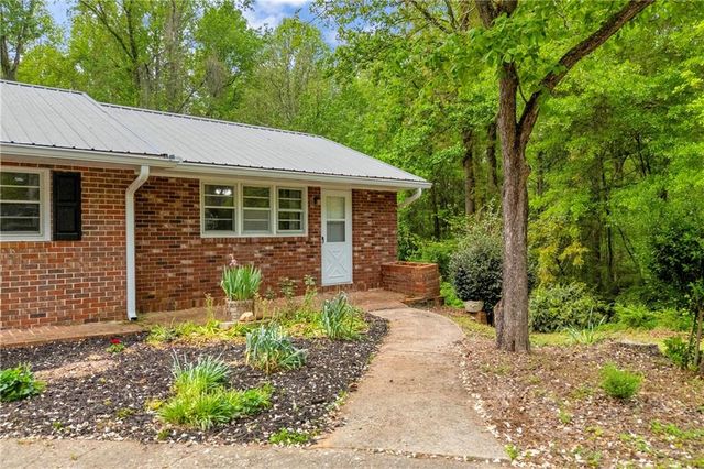 231 Honeysuckle Drive, Commerce, GA 30529