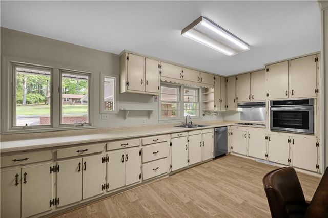 231 Honeysuckle Drive, Commerce, GA 30529
