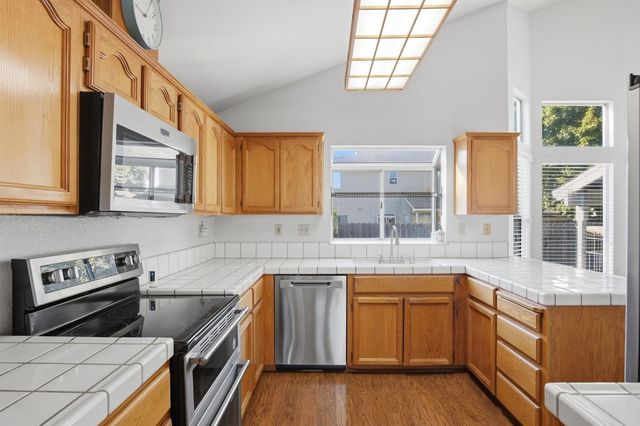 1507 Crestwood Dr, Escalon, CA 95320