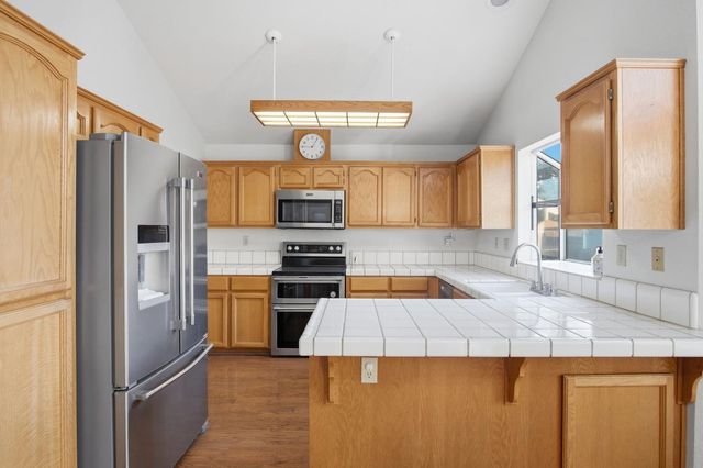 1507 Crestwood Dr, Escalon, CA 95320