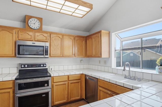 1507 Crestwood Dr, Escalon, CA 95320