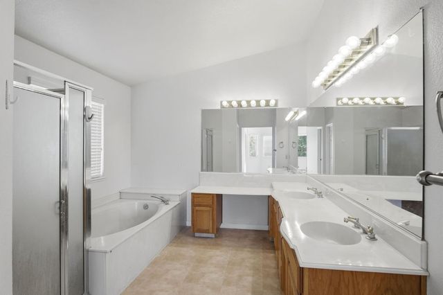 1507 Crestwood Dr, Escalon, CA 95320