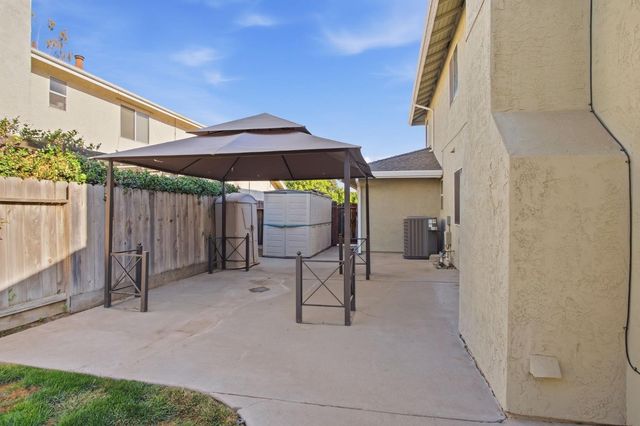 1507 Crestwood Dr, Escalon, CA 95320