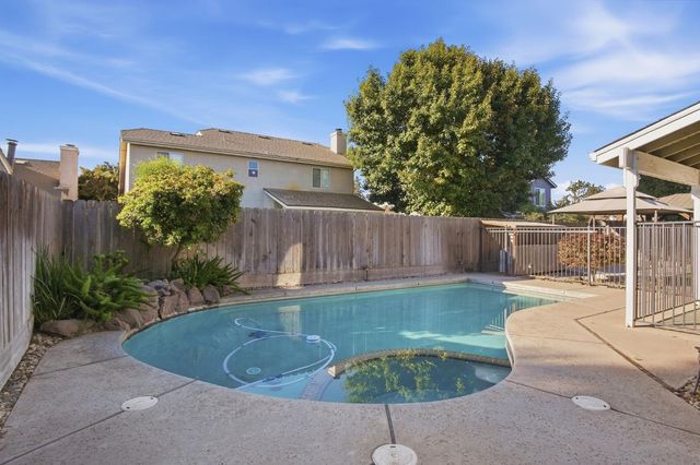 1507 Crestwood Dr, Escalon, CA 95320