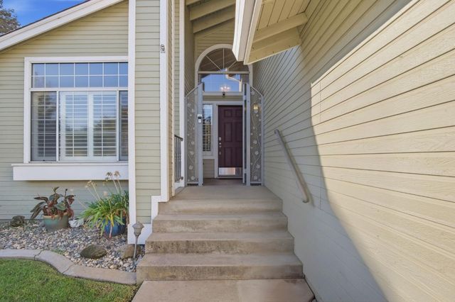 1507 Crestwood Dr, Escalon, CA 95320