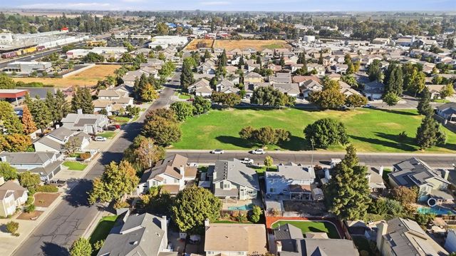 1507 Crestwood Dr, Escalon, CA 95320