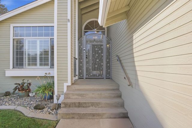 1507 Crestwood Dr, Escalon, CA 95320
