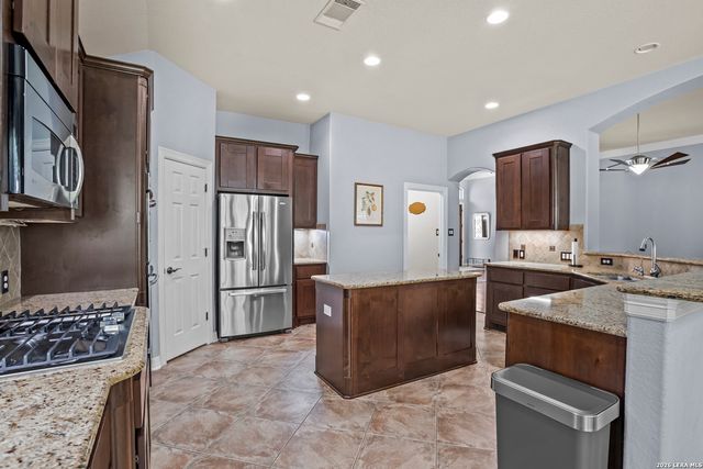 1207 Via Belcanto, San Antonio, TX 78260