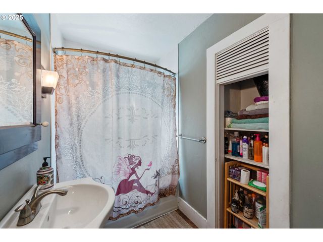 865 N DEAN St, Coquille, OR 97423