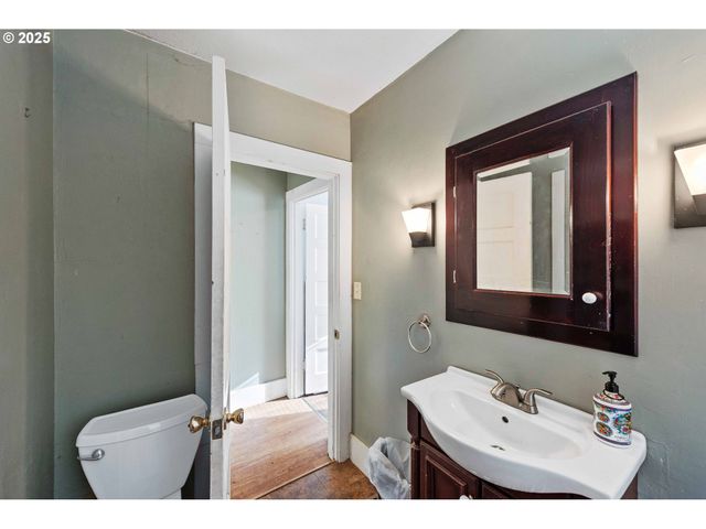 865 N DEAN St, Coquille, OR 97423