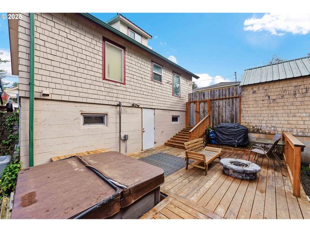 865 N DEAN St, Coquille, OR 97423