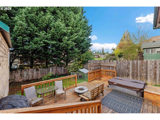 865 N DEAN St, Coquille, OR 97423