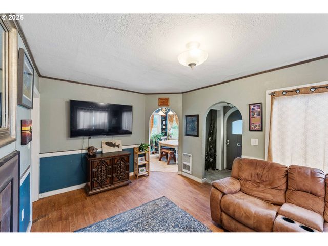 865 N DEAN St, Coquille, OR 97423