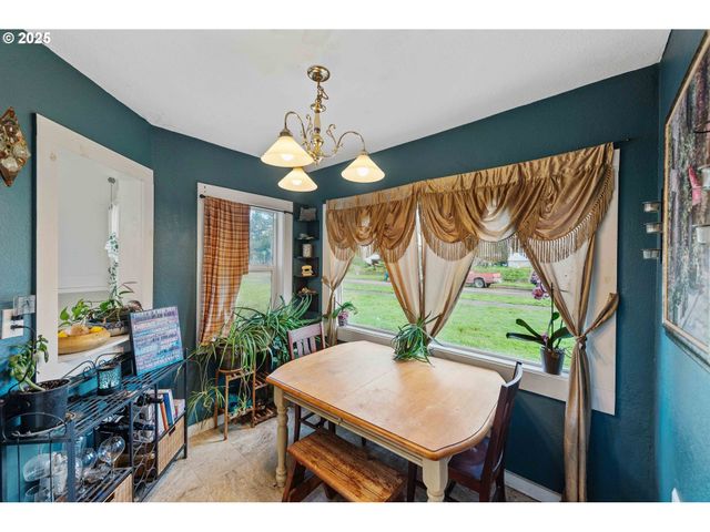 865 N DEAN St, Coquille, OR 97423