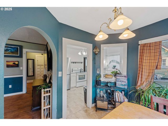 865 N DEAN St, Coquille, OR 97423