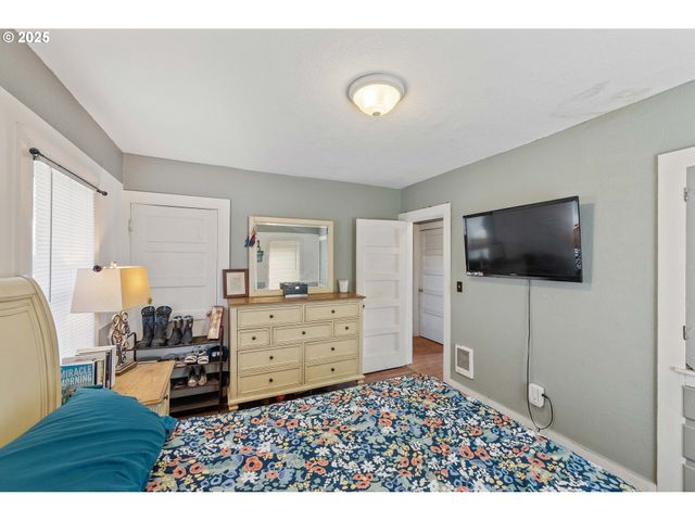 865 N DEAN St, Coquille, OR 97423