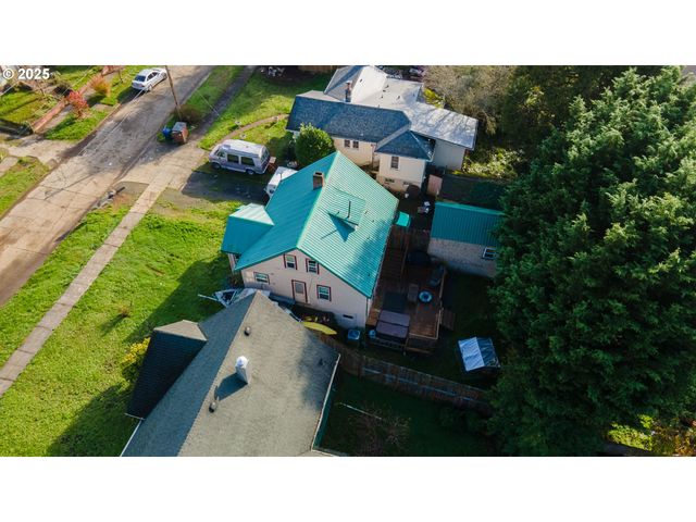 865 N DEAN St, Coquille, OR 97423