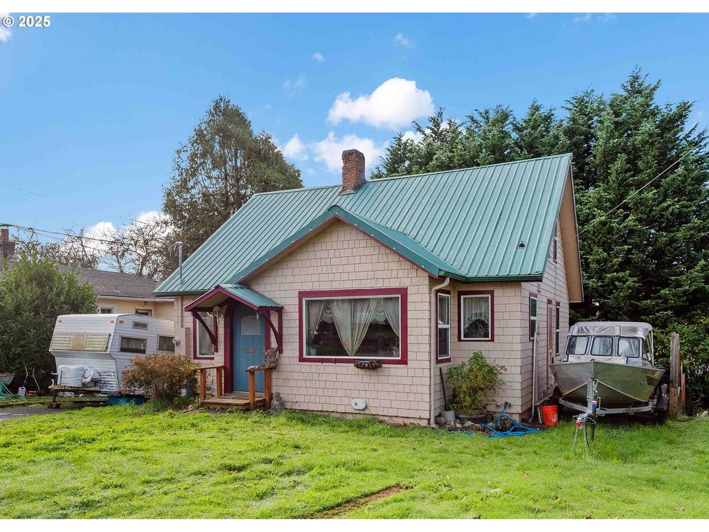 865 N DEAN St, Coquille, OR 97423