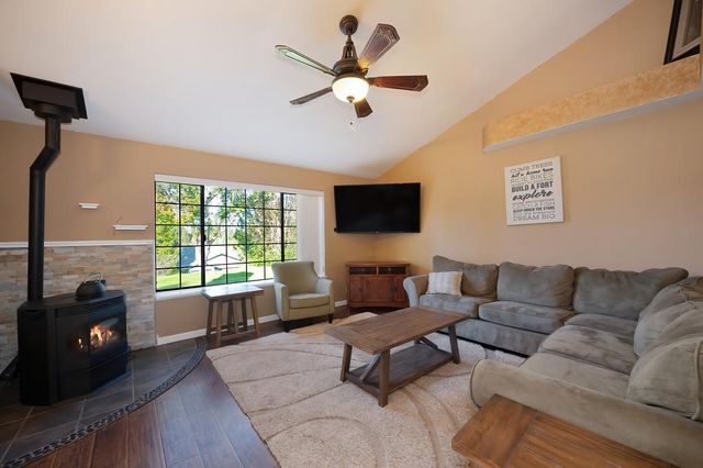 2836 Clemson Dr, Cameron Park, CA 95682