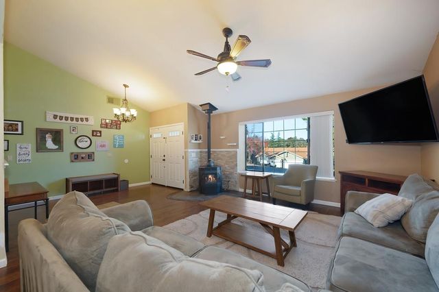 2836 Clemson Dr, Cameron Park, CA 95682