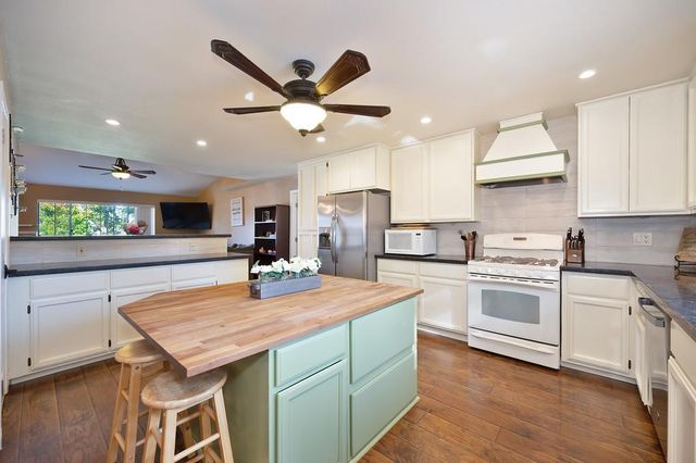 2836 Clemson Dr, Cameron Park, CA 95682